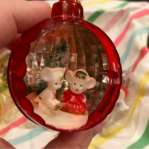 9 Vintage Jewel Brite 1960s Plastic Christmas Ornaments - Picture 2 of 12